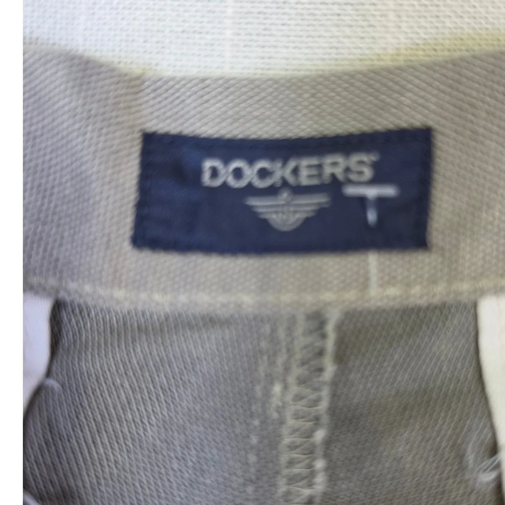 Dockers pleated front